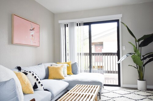 Colorful & Cozy King & Queen Suite