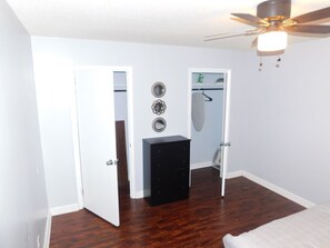 2 bedrooms, desk, iron/ironing board, free WiFi