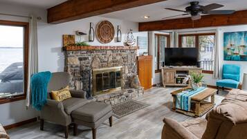 Smart TV, fireplace, books, streaming services