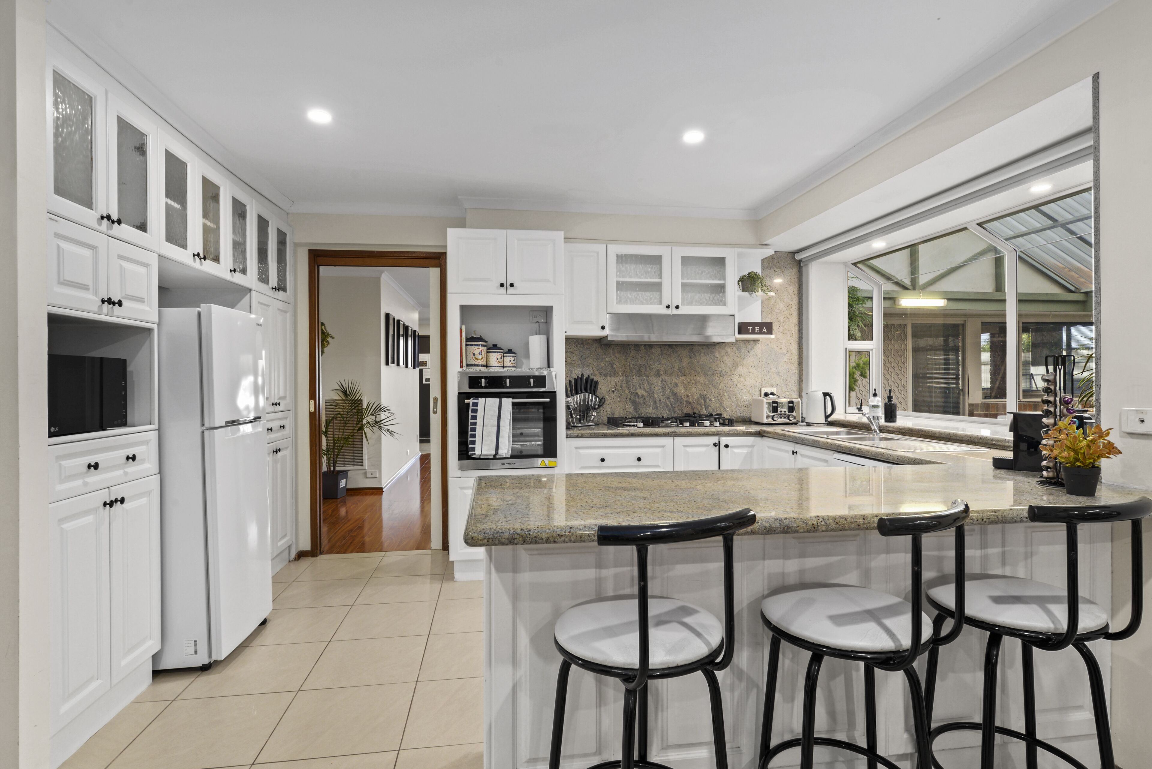 Réfrigérateur, micro-ondes, four, lave-vaisselle