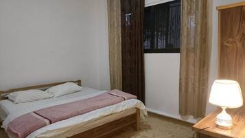 Familieleilighet | 6 soverom, strykejern/-brett, wi-fi (inkludert) og sengetøy