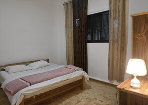 Family Apartment | 6 bedrooms, iron/ironing board, free WiFi, bed sheets - Darkum (Wadi Musa)