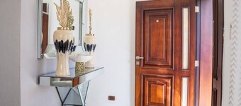 Beautiful home with a private pool-15 mins from Santiago airport