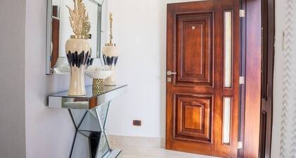 Beautiful home with a private pool-15 mins from Santiago airport