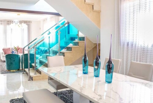 Beautiful home with a private pool-15 mins from Santiago airport