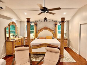 Desk, iron/ironing board, WiFi, bed sheets