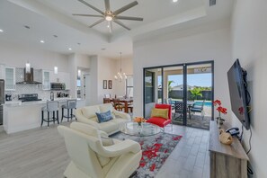 Smart TV - Sunrise Villa with Private Heated Salt Water Pool and Spa near Golf Course (Cape Coral)