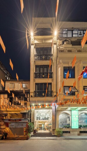 Front of property - Golden Legend Palace Hotel (Hanoi)