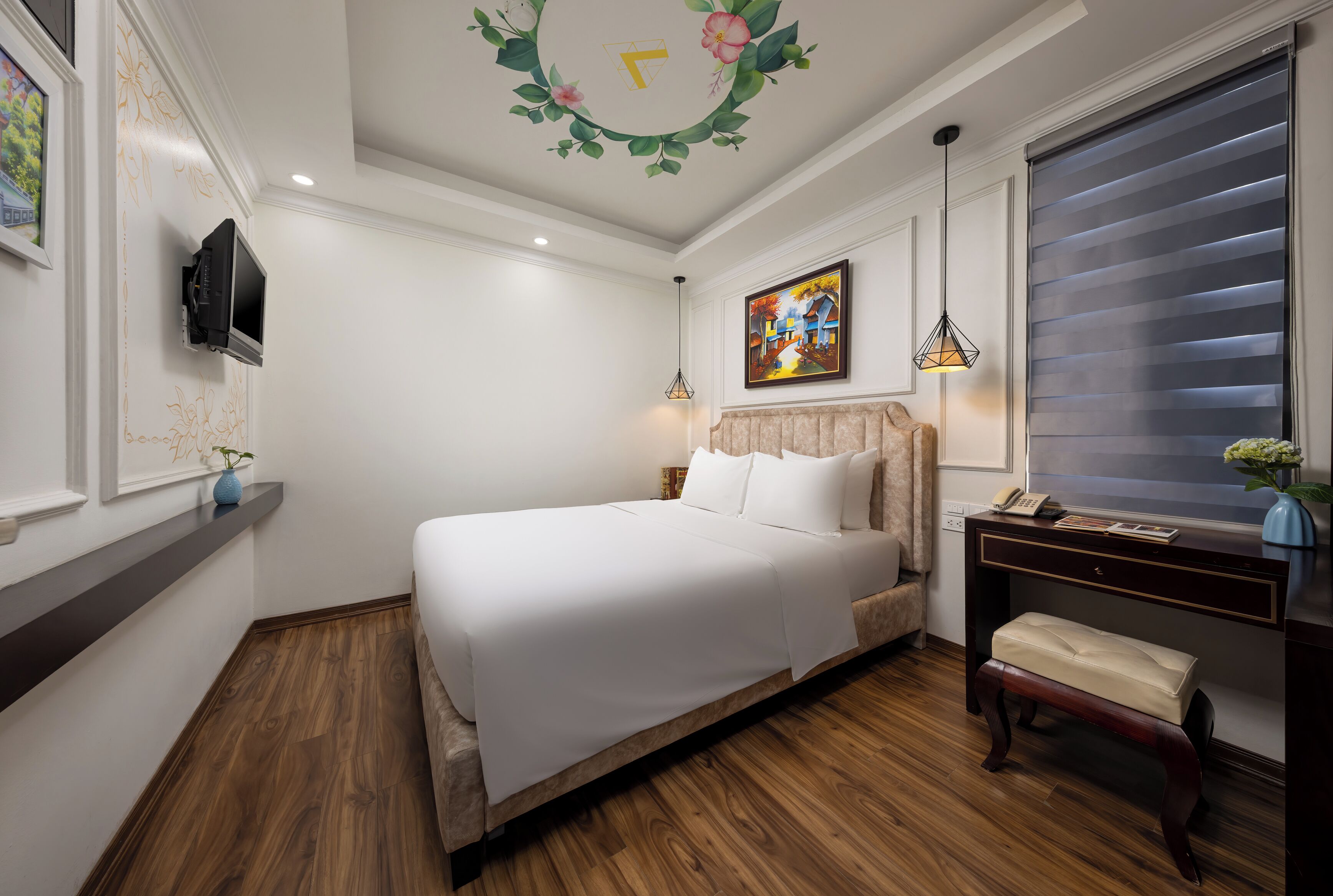 Deluxe Double City View | Frigobar, Wi-Fi de cortesia, roupa de cama