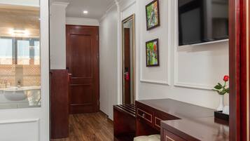 Minibar, wifi gratis y ropa de cama