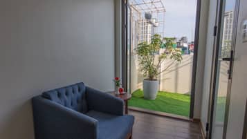 Suite Balcony | Frigobar, Wi-Fi de cortesia, roupa de cama