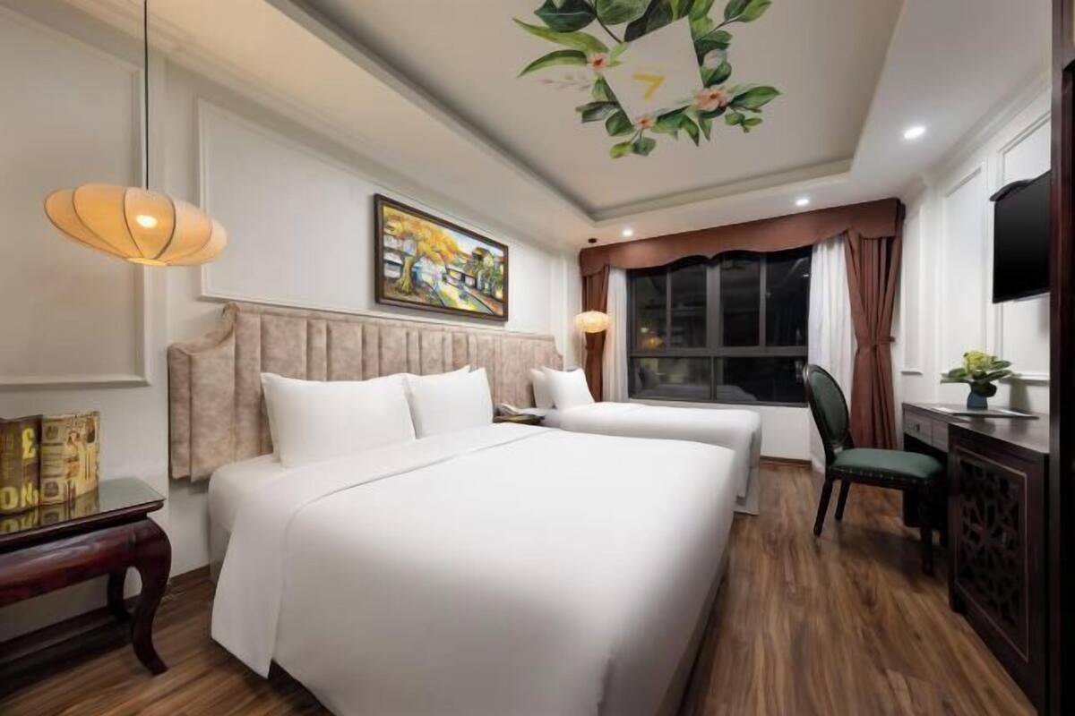 Minibar, WiFi (free), bed sheets