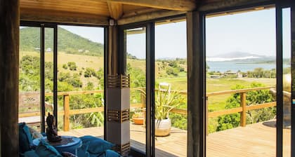 Villa Santorini Praia do Rosa with pool and jacuzzi