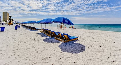 Water-view studio with pool, central AC, tennis & sauna