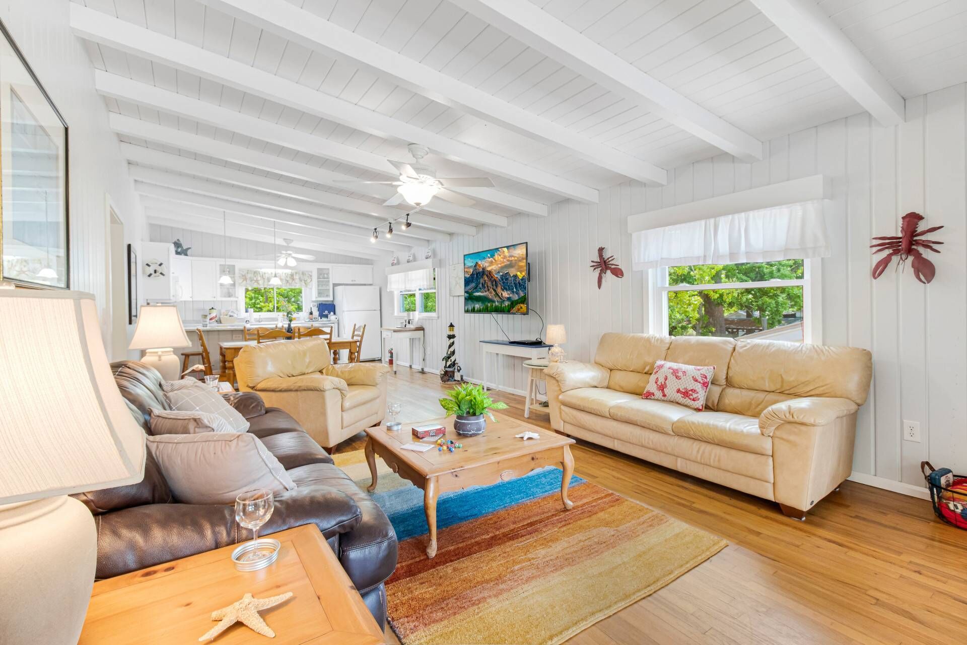 Wonderful Island Cottage Just Minutes From the Beach! Sleeps 8 - w/ Private Bungalow