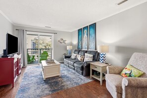 TV - Golf and family-friendly rental w/pool, hot tub-1 block from beach in Ocean Drive (North Myrtle Beach)