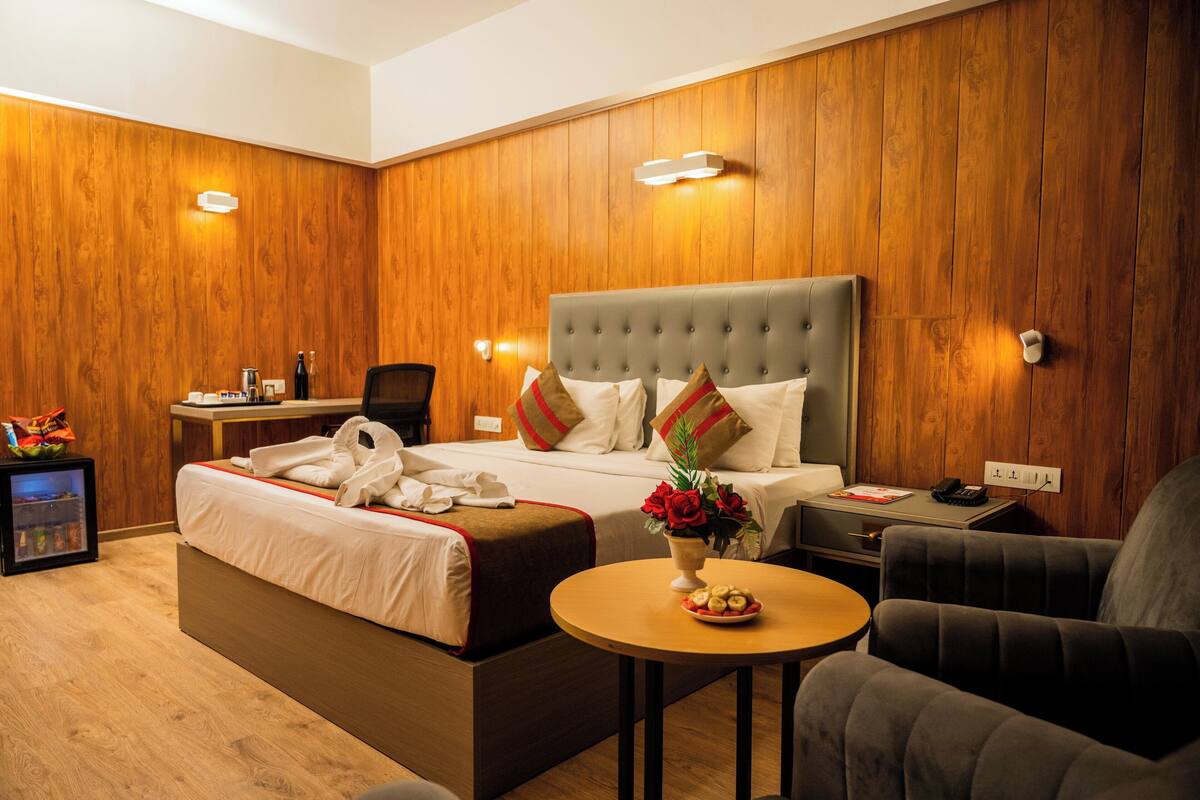 行政雙人房, 1 張特大雙人床 | 羽絨被、Select Comfort 床墊、房內夾萬、書桌