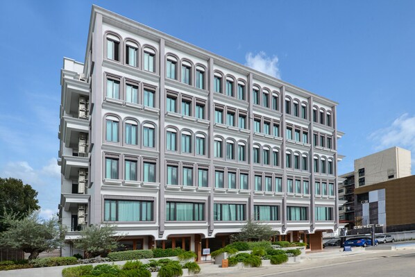 Front of property - VST Punnawithi (Bangkok)