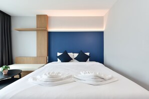 Studio L | Hypo-allergenic bedding, desk, free WiFi, bed sheets - VST Punnawithi (Bangkok)