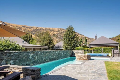 Cardrona Cottage 3 Bedroom Retreat with Pool