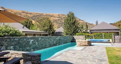 Cardrona Cottage 3 Bedroom Retreat with Pool