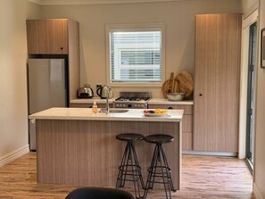 雪櫃、微波爐、焗爐、爐具