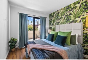 Room - Modern desert living close to downtown airport & pools, Fast speed wifi,  (Palm Springs)