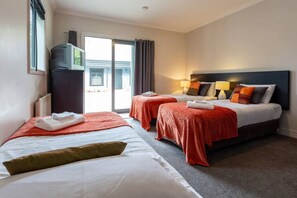 Unclassified image, 3 of 7, button - Studio 25 - 1 Bedroom place with Pool (Cardrona)