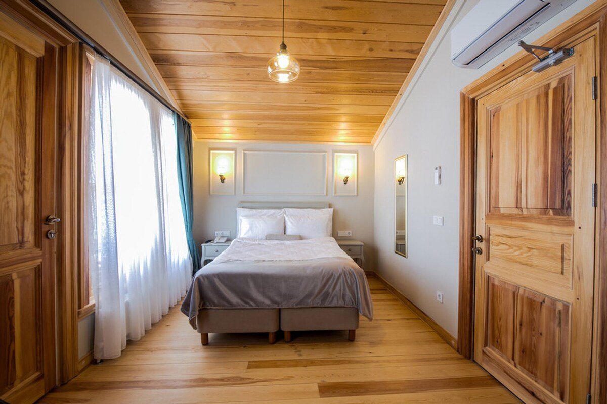 Minibar, két bảo mật tại phòng, bàn