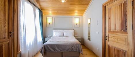 Minibar, in-room safe, individually furnished, desk