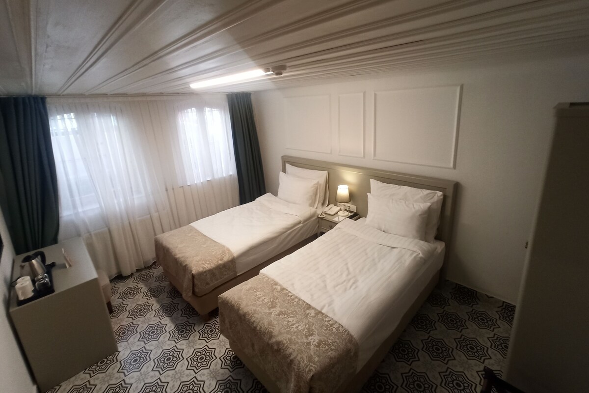Minibar, két bảo mật tại phòng, bàn