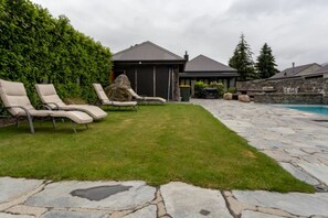 Unclassified image, 5 of 6, button