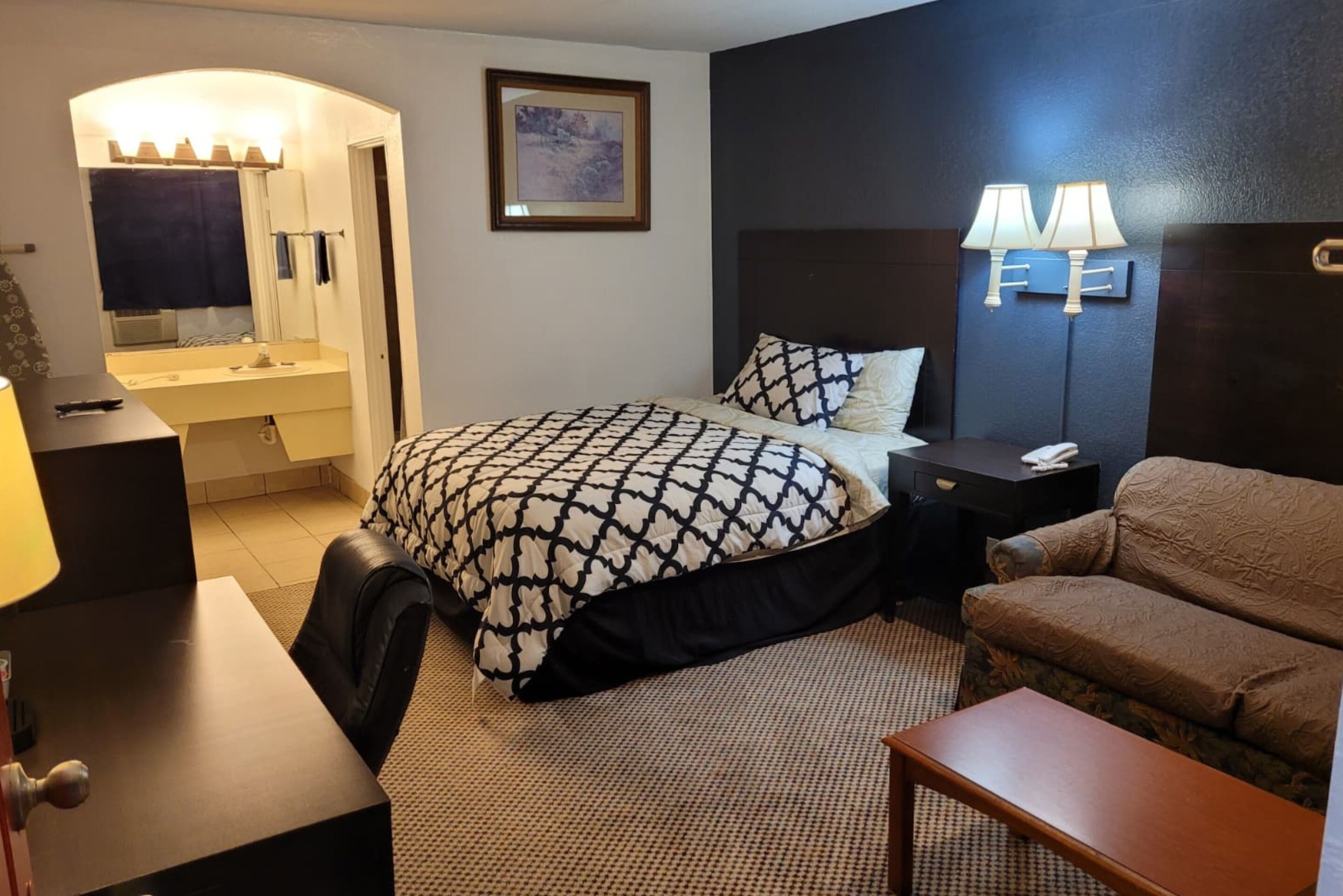 1 Queen Suite With Sofa Non Smoking | 책상, 암막 커튼, 다리미/다리미판, 무료 WiFi