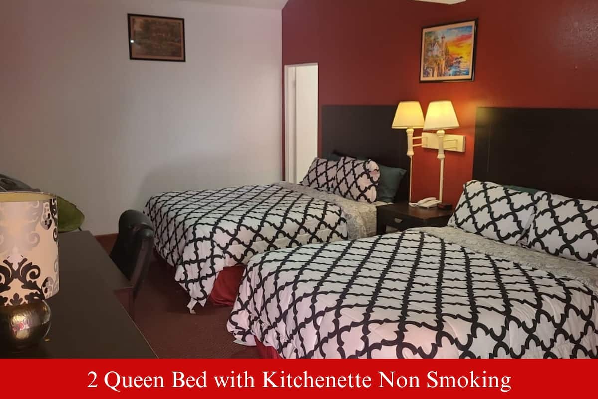 2 Queen Bed with Kitchenette Non Smoking | Bureau, rideaux occultants, fer et planche à repasser, Wi-Fi gratuit