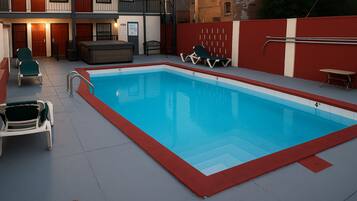 Piscina externa sazonal