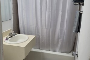 Designer-hygieniatuotteet, hiustenkuivaaja, pyyhkeet, saippua