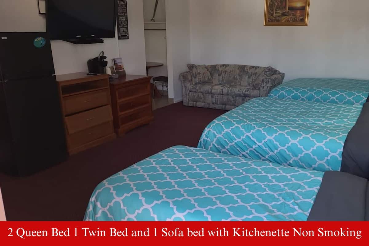 2 Queen Bed 1 Twin Bed and 1 Sofa bed with Kitchenette Non Smoking | Bureau, rideaux occultants, fer et planche à repasser, Wi-Fi gratuit