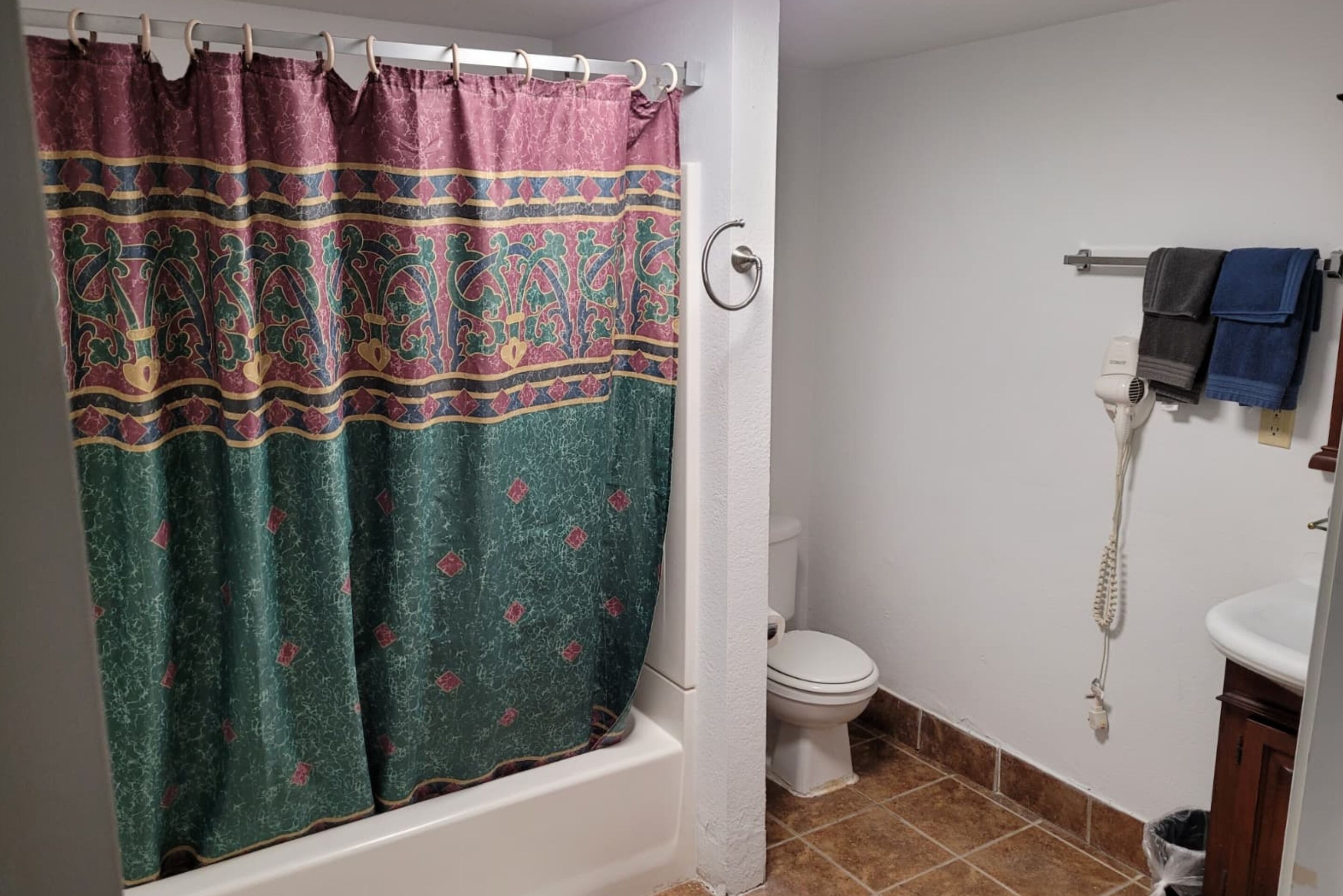 Deluxe Queen Honeymoon Suite Non-smoking | 욕실 | 고급 세면용품, 헤어드라이어, 타월, 비누