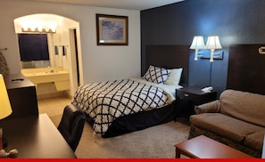 1 Queen Suite With Sofa Non Smoking | Bureau, rideaux occultants, fer et planche à repasser, Wi-Fi gratuit