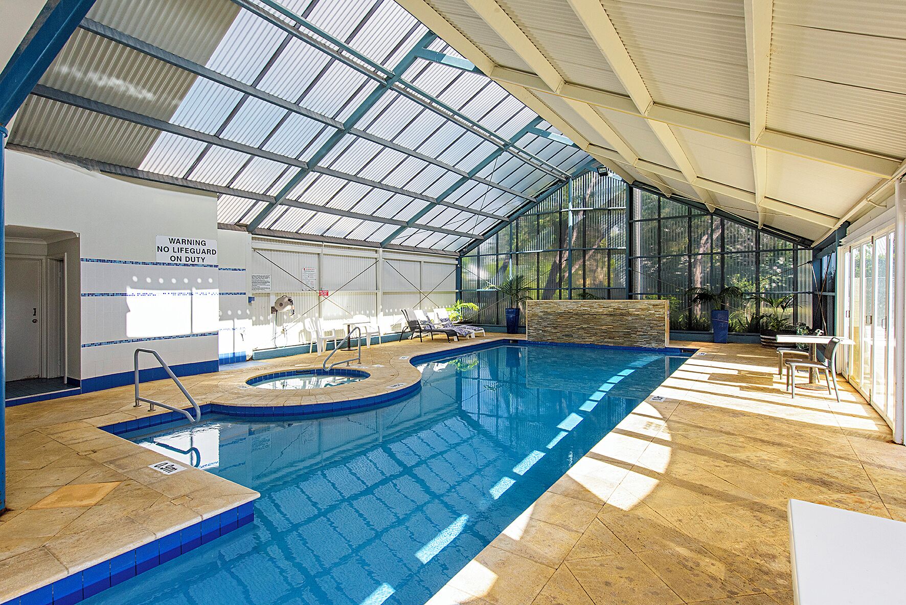 Innenpool, Außenpool