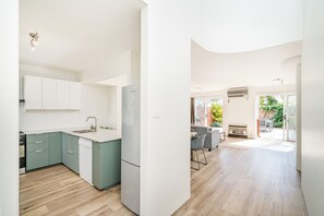 Interior - Broadwater Beach Villa | Pool, Spa & Tennis (Broadwater)