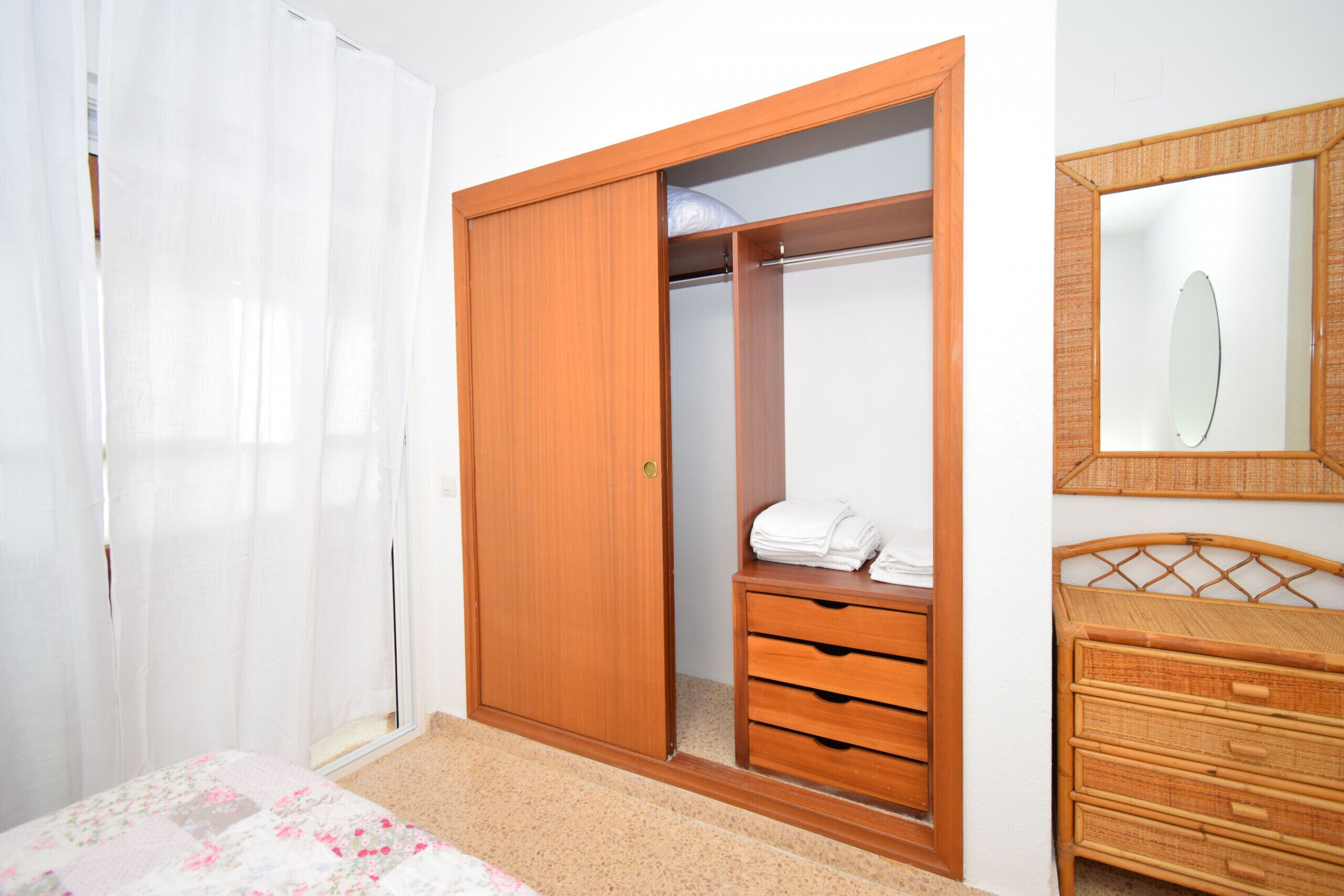 2 slaapkamers, een strijkplank/strijkijzer, beddengoed