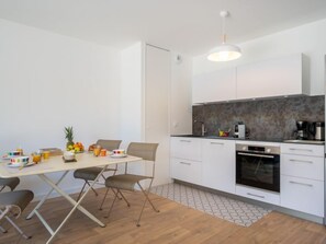 Fridge, oven, dishwasher, toaster - Hemisphère by Interhome (Carnac)