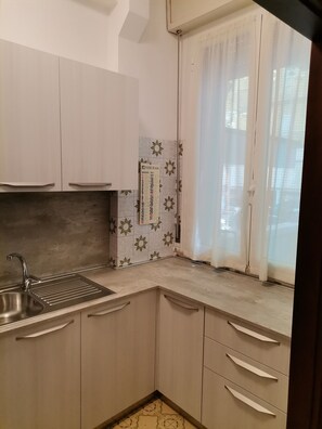 Fridge, microwave, oven, stovetop - Apartment with terrace 50 mt. from the sea (Bellaria Igea Marina)