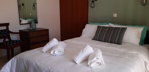 1 habitación, escritorio, tabla de planchar con plancha y wifi gratis