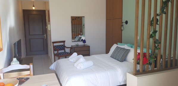 1 habitación, escritorio, tabla de planchar con plancha y wifi gratis