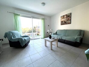 TV - Cozy 2-Bedroom Villa with Pool View, Near Beach in Santa-Maria-Poggio (Santa-Maria-Poggio)