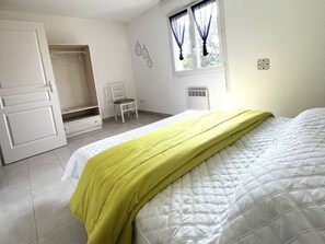 2 bedrooms, bed sheets