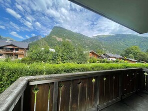 Property grounds - Quiet apartment in Samoëns with pool and WiFi (Samoëns)