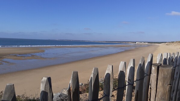 Beach nearby, sun loungers